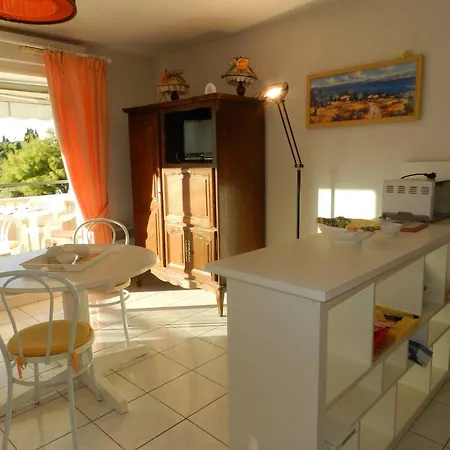 Appartement Avec Terrasse - - Fr-1-251-931 *