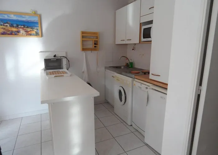 Appartement Avec Terrasse - - Fr-1-251-931 *